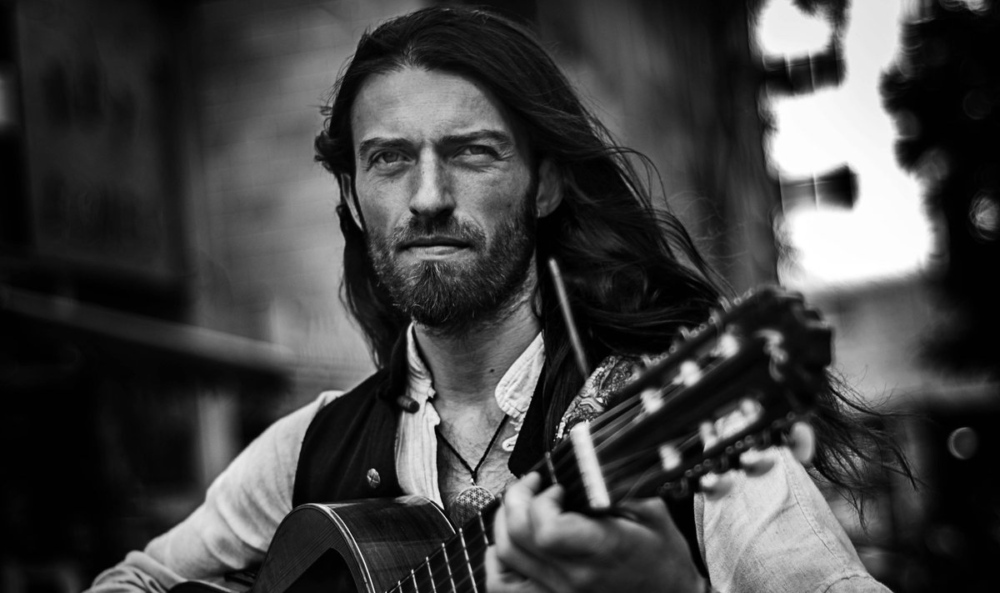 Як Естас Тонне висловлюється про війну в Україні