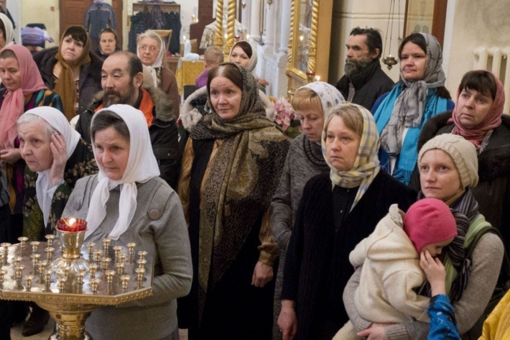 Коли потрібно хреститися під час богослужіння в церкві